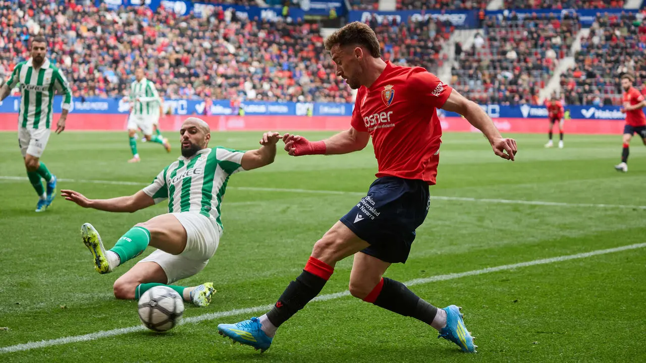 Partido de La Liga EA Sports entre CA Osasuna y Real Betis disputado en el estadio de El Sadar en Pamplona. I&Ntilde;IGO ALZUGARAY