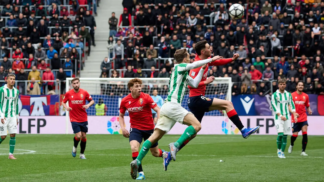 Partido de La Liga EA Sports entre CA Osasuna y Real Betis disputado en el estadio de El Sadar en Pamplona. I&Ntilde;IGO ALZUGARAY