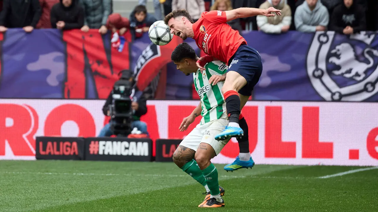 Partido de La Liga EA Sports entre CA Osasuna y Real Betis disputado en el estadio de El Sadar en Pamplona. I&Ntilde;IGO ALZUGARAY