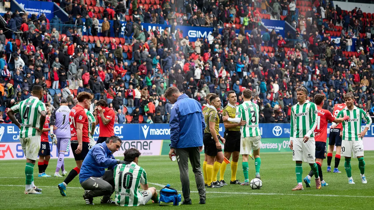 Partido de La Liga EA Sports entre CA Osasuna y Real Betis disputado en el estadio de El Sadar en Pamplona. I&Ntilde;IGO ALZUGARAY