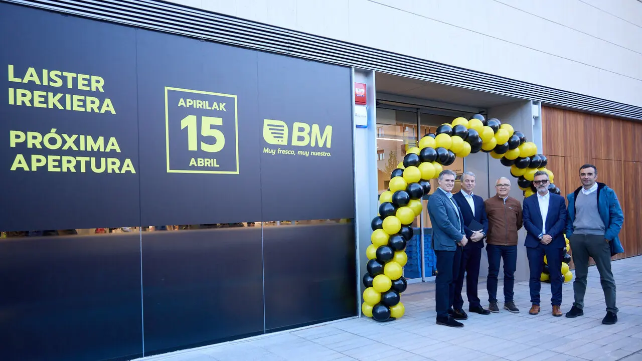 Nuevo establecimiento de BM Supermercados, en la plaza Salesianos 4 de Pamplona. I&Ntilde;IGO ALZUGARAY