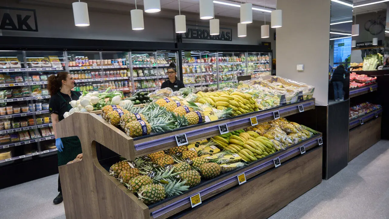 Nuevo establecimiento de BM Supermercados, en la plaza Salesianos 4 de Pamplona. I&Ntilde;IGO ALZUGARAY