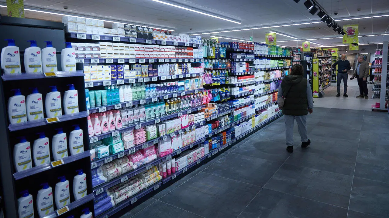 Nuevo establecimiento de BM Supermercados, en la plaza Salesianos 4 de Pamplona. I&Ntilde;IGO ALZUGARAY