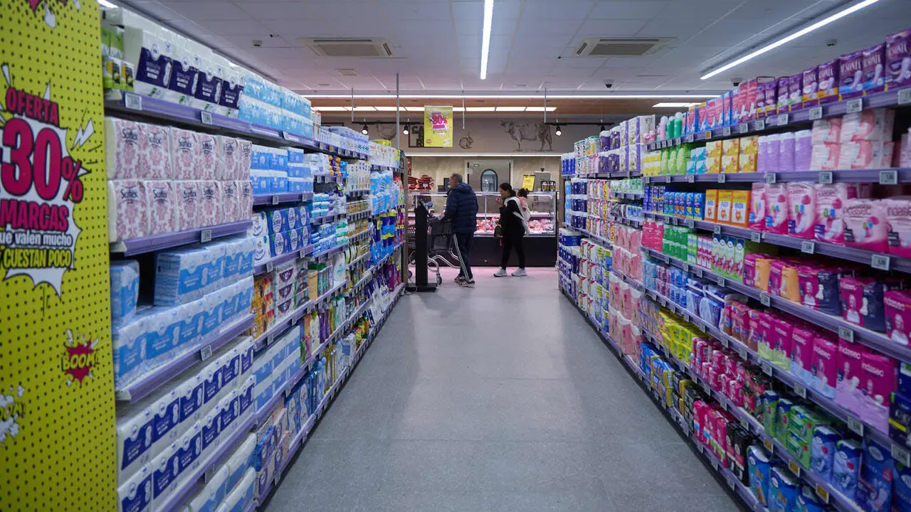 Nuevo establecimiento de BM Supermercados, en la plaza Salesianos 4 de Pamplona. I&Ntilde;IGO ALZUGARAY