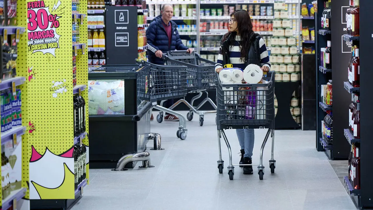 Nuevo establecimiento de BM Supermercados, en la plaza Salesianos 4 de Pamplona. I&Ntilde;IGO ALZUGARAY