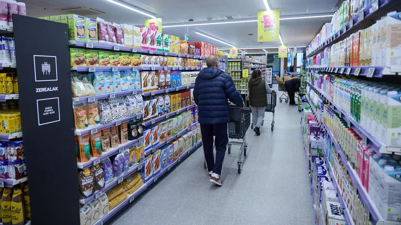 Nuevo establecimiento de BM Supermercados, en la plaza Salesianos 4 de Pamplona. I&Ntilde;IGO ALZUGARAY