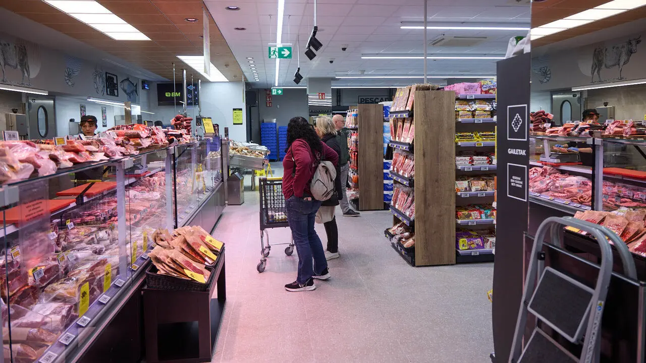 Nuevo establecimiento de BM Supermercados, en la plaza Salesianos 4 de Pamplona. I&Ntilde;IGO ALZUGARAY