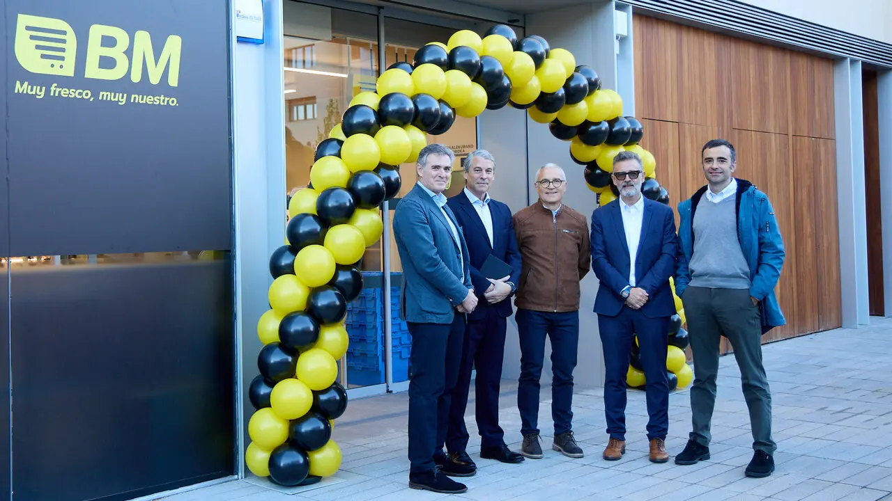 Nuevo establecimiento de BM Supermercados, en la plaza Salesianos 4 de Pamplona. I&Ntilde;IGO ALZUGARAY