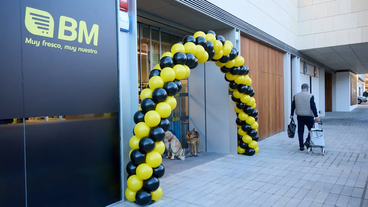Nuevo establecimiento de BM Supermercados, en la plaza Salesianos 4 de Pamplona. I&Ntilde;IGO ALZUGARAY