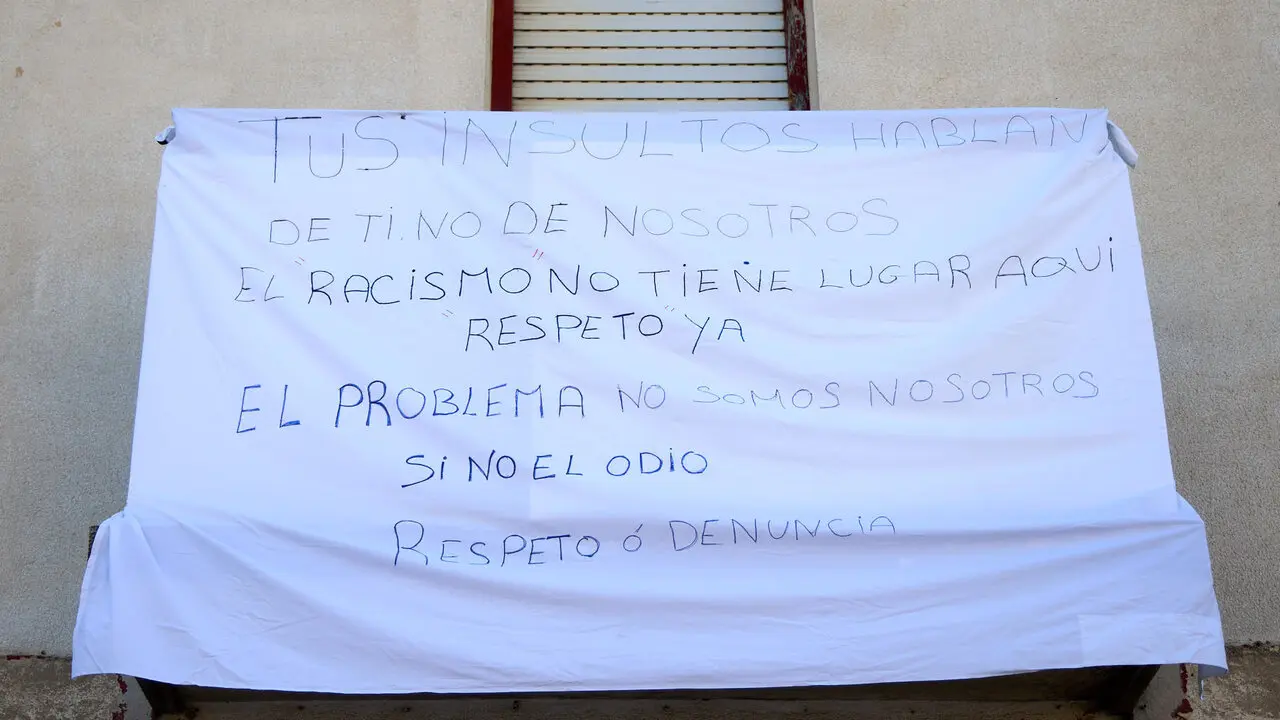 Concentraci&oacute;n vecinal en Beriain para denunciar la p&eacute;rdida de un recurso social esencial y reclamar soluciones ante la ocupaci&oacute;n de dos inmuebles del municipio. I&Ntilde;IGO ALZUGARAY