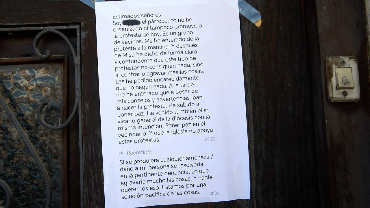 Concentraci&oacute;n vecinal en Beriain para denunciar la p&eacute;rdida de un recurso social esencial y reclamar soluciones ante la ocupaci&oacute;n de dos inmuebles del municipio. I&Ntilde;IGO ALZUGARAY