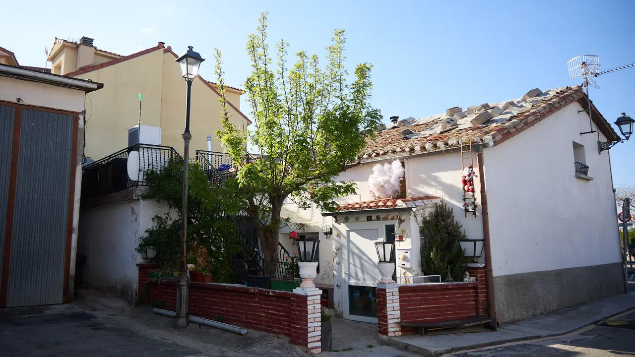 Concentraci&oacute;n vecinal en Beriain para denunciar la p&eacute;rdida de un recurso social esencial y reclamar soluciones ante la ocupaci&oacute;n de dos inmuebles del municipio. I&Ntilde;IGO ALZUGARAY