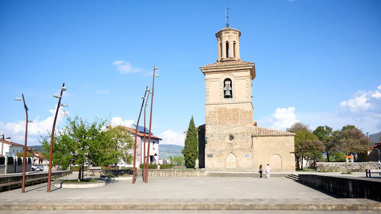 Concentraci&oacute;n vecinal en Beriain para denunciar la p&eacute;rdida de un recurso social esencial y reclamar soluciones ante la ocupaci&oacute;n de dos inmuebles del municipio. I&Ntilde;IGO ALZUGARAY
