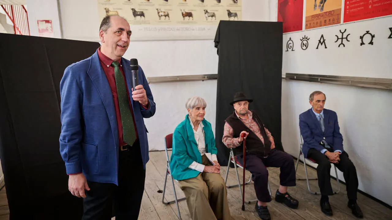 Una obra del pintor Carlos Franco anuncia la Feria del Toro de los Sanfermines de 2026. PABLO LASAOSA