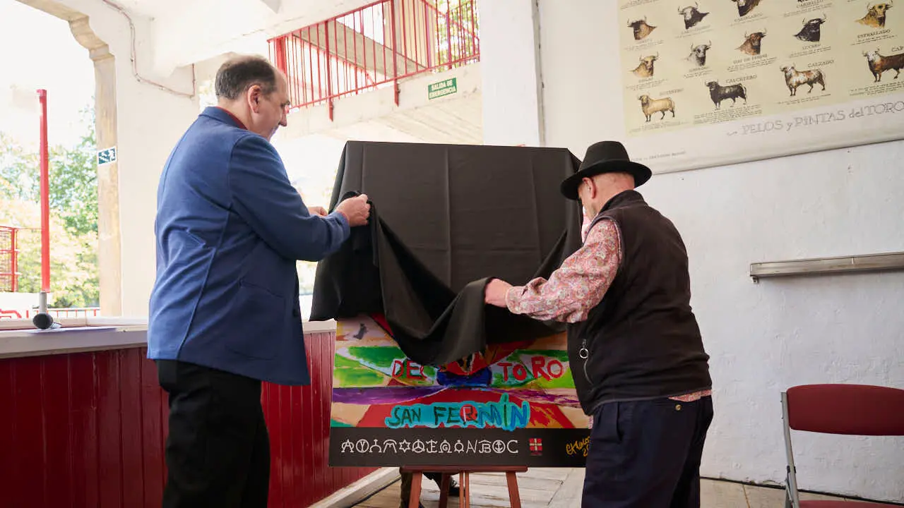 Una obra del pintor Carlos Franco anuncia la Feria del Toro de los Sanfermines de 2026. PABLO LASAOSA