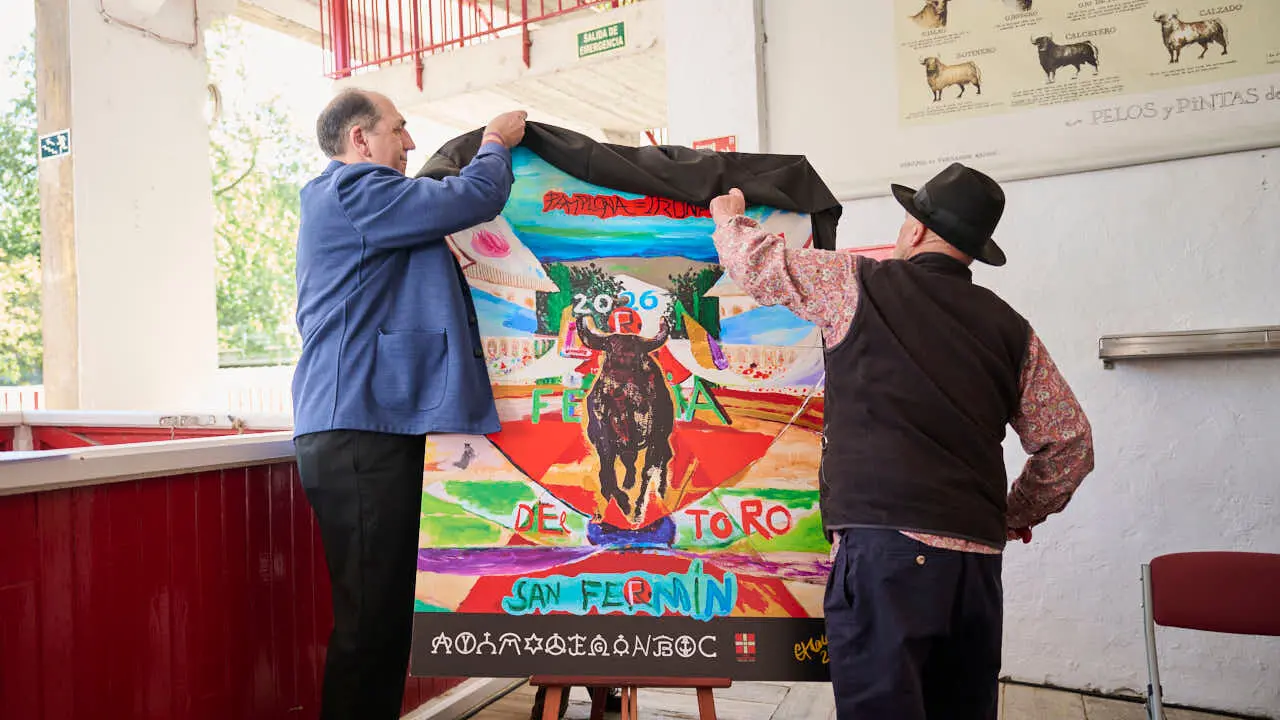 Una obra del pintor Carlos Franco anuncia la Feria del Toro de los Sanfermines de 2026. PABLO LASAOSA