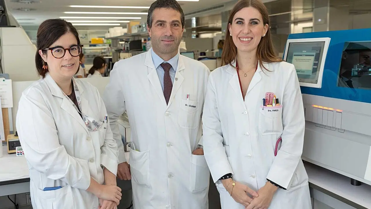 De izquierda a derecha, la Dra. Mar&iacute;a Marcos Jubilar, el Dr. Ram&oacute;n Lecumberri y la Dra. Mar&iacute;a Panizo, autores del estudio.