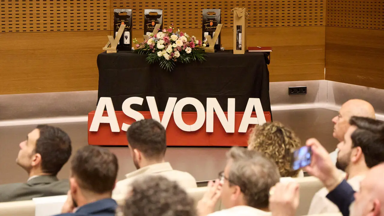 La Asociaci&oacute;n de Voluntarios Ol&iacute;mpicos de Navarra (ASVONA) celebra la XII Gala de entrega del premio voluntario del a&ntilde;o ASVONA. I&Ntilde;IGO ALZUGARAY