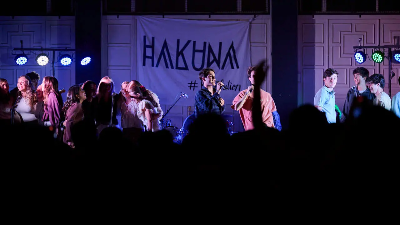 El seminario acoge un encuentro de j&oacute;venes con un concierto de Hakuna que se incluye dentro de la jornada mundial de oraci&oacute;n por las vocaciones. PABLO LASAOSA