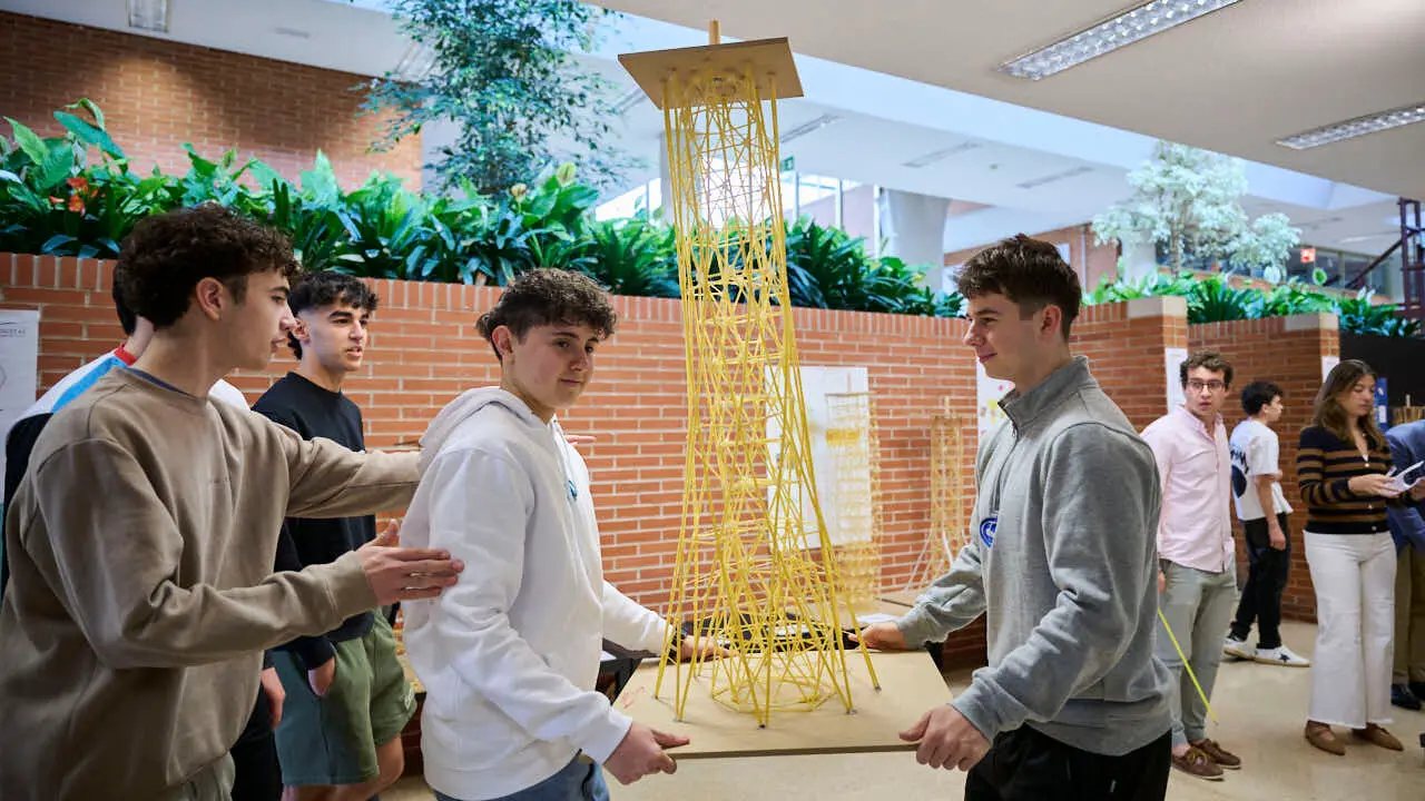 Concurso nacional de estructuras con espaguetis. Escuela de Arquitectura de la Universidad de Navarra. PABLO LASAOSA