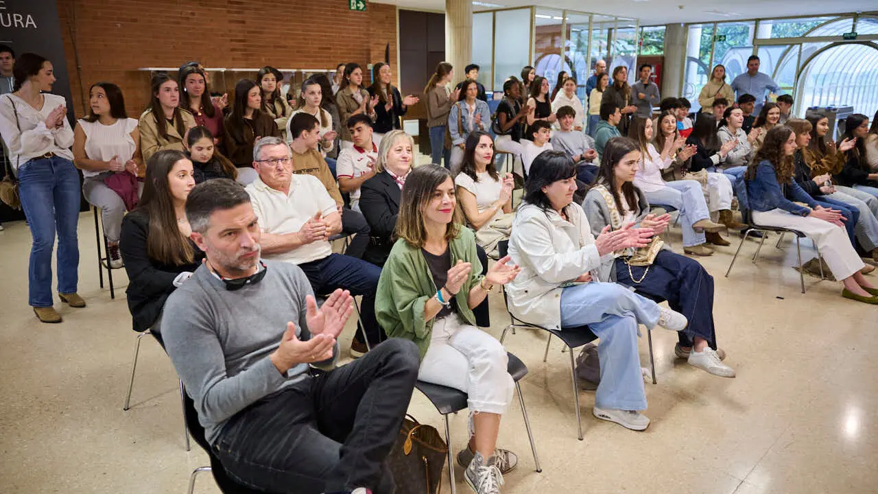 Concurso nacional de estructuras con espaguetis. Escuela de Arquitectura de la Universidad de Navarra. PABLO LASAOSA