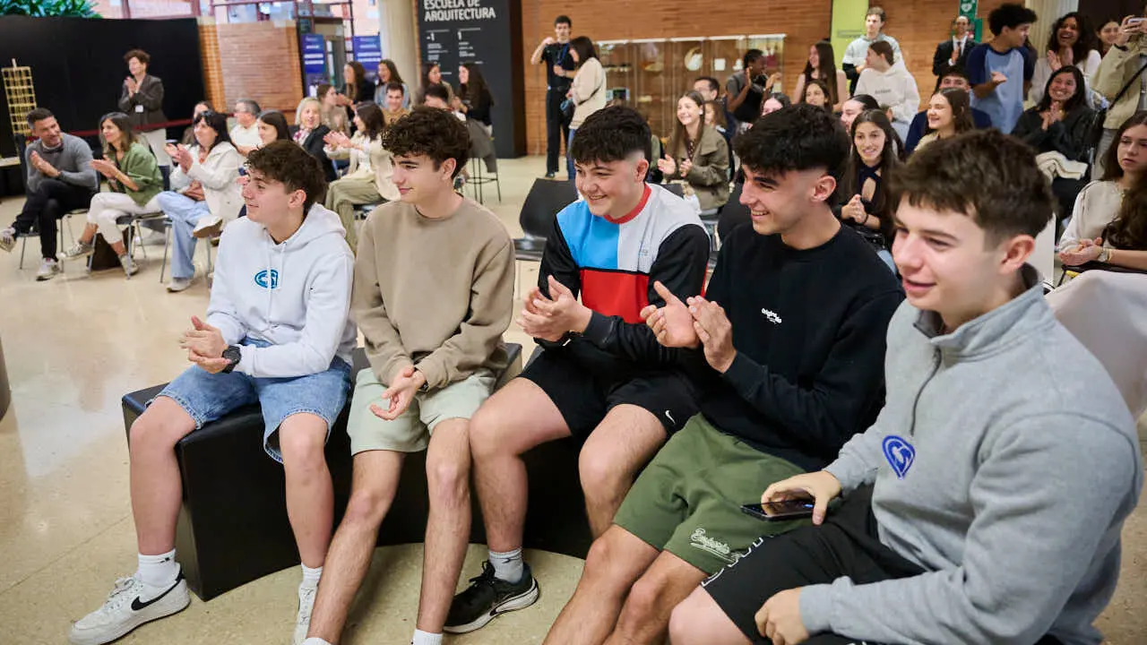 Concurso nacional de estructuras con espaguetis. Escuela de Arquitectura de la Universidad de Navarra. PABLO LASAOSA