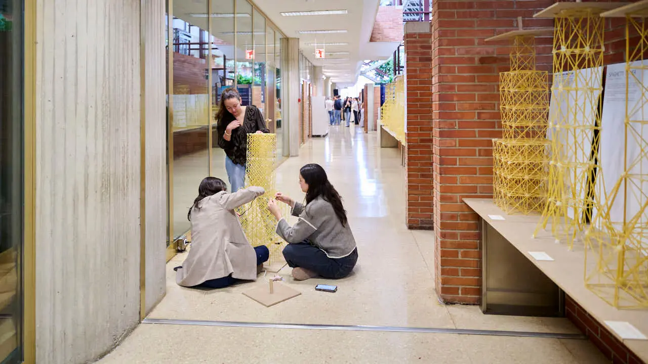 Concurso nacional de estructuras con espaguetis. Escuela de Arquitectura de la Universidad de Navarra. PABLO LASAOSA