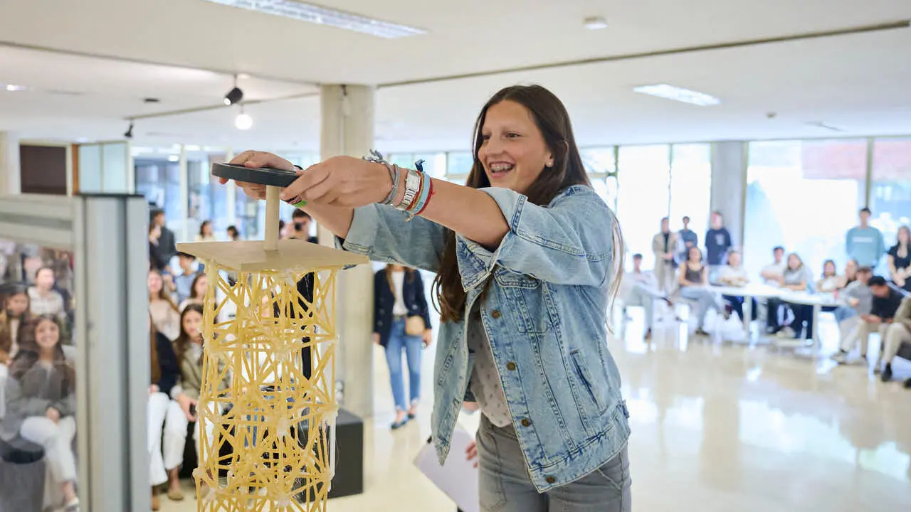 Concurso nacional de estructuras con espaguetis. Escuela de Arquitectura de la Universidad de Navarra. PABLO LASAOSA