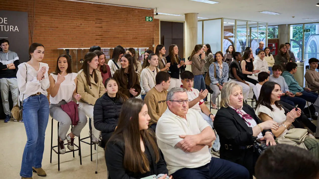 Concurso nacional de estructuras con espaguetis. Escuela de Arquitectura de la Universidad de Navarra. PABLO LASAOSA