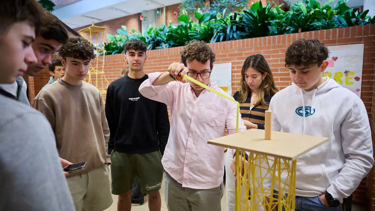 Concurso nacional de estructuras con espaguetis. Escuela de Arquitectura de la Universidad de Navarra. PABLO LASAOSA