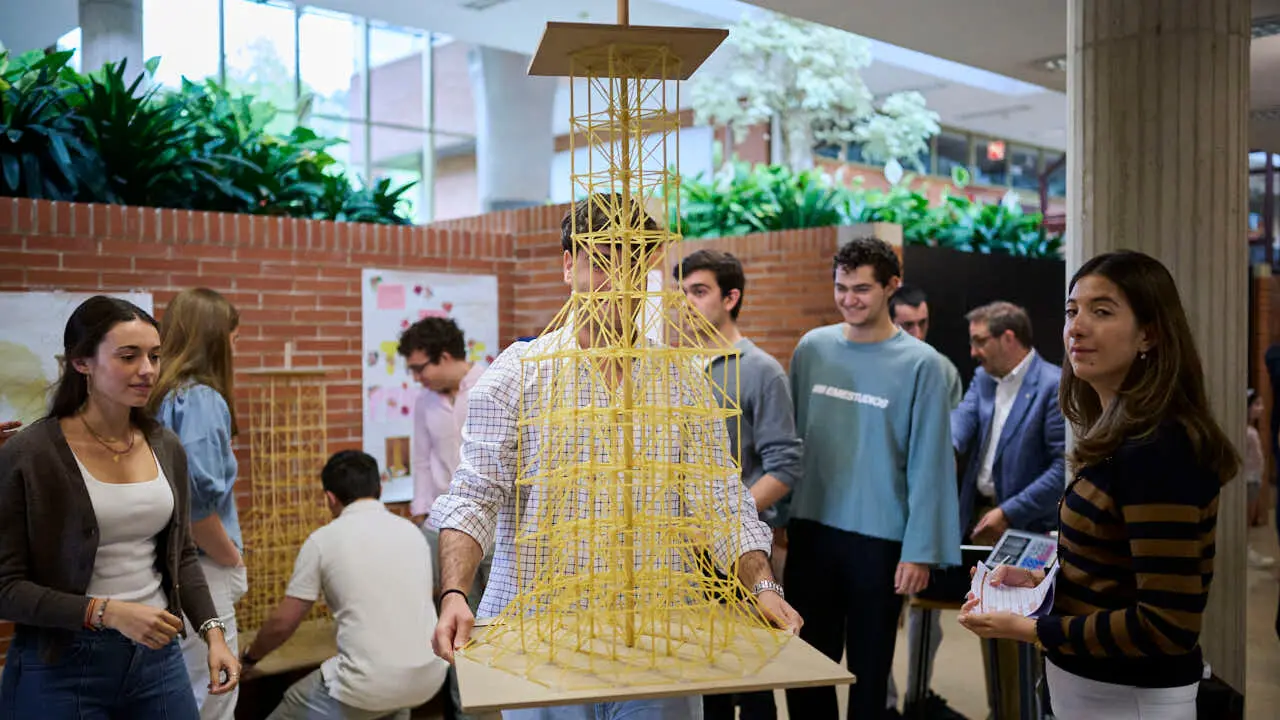 Concurso nacional de estructuras con espaguetis. Escuela de Arquitectura de la Universidad de Navarra. PABLO LASAOSA