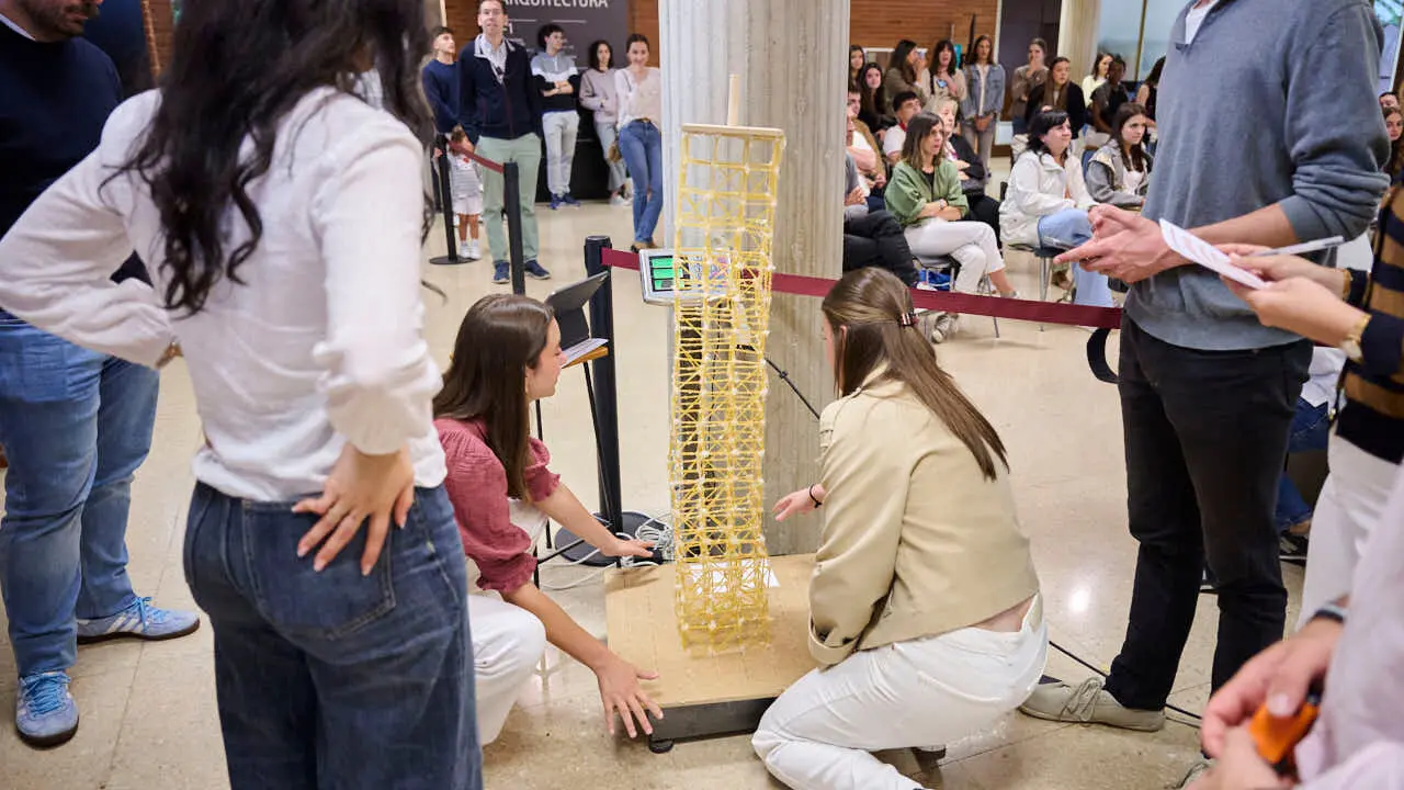 Concurso nacional de estructuras con espaguetis. Escuela de Arquitectura de la Universidad de Navarra. PABLO LASAOSA