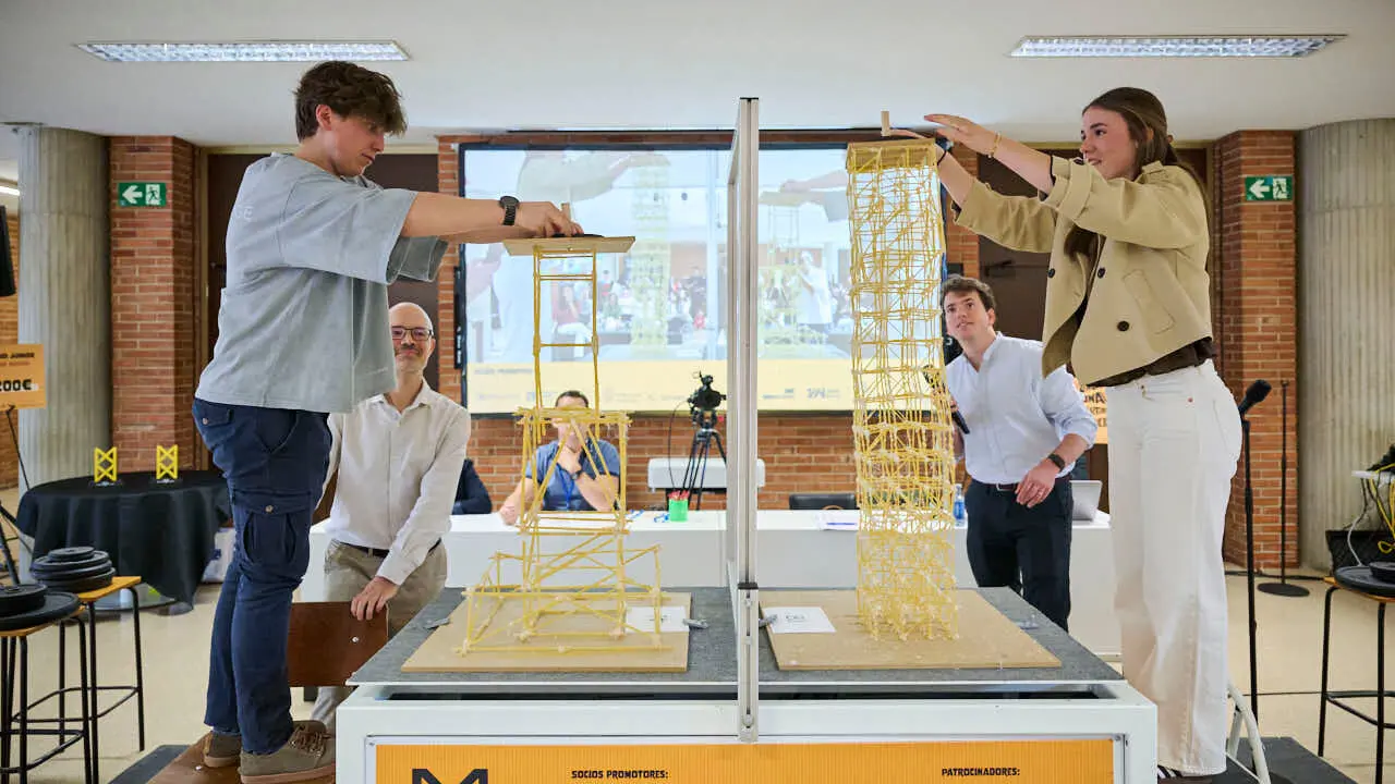 Concurso nacional de estructuras con espaguetis. Escuela de Arquitectura de la Universidad de Navarra. PABLO LASAOSA