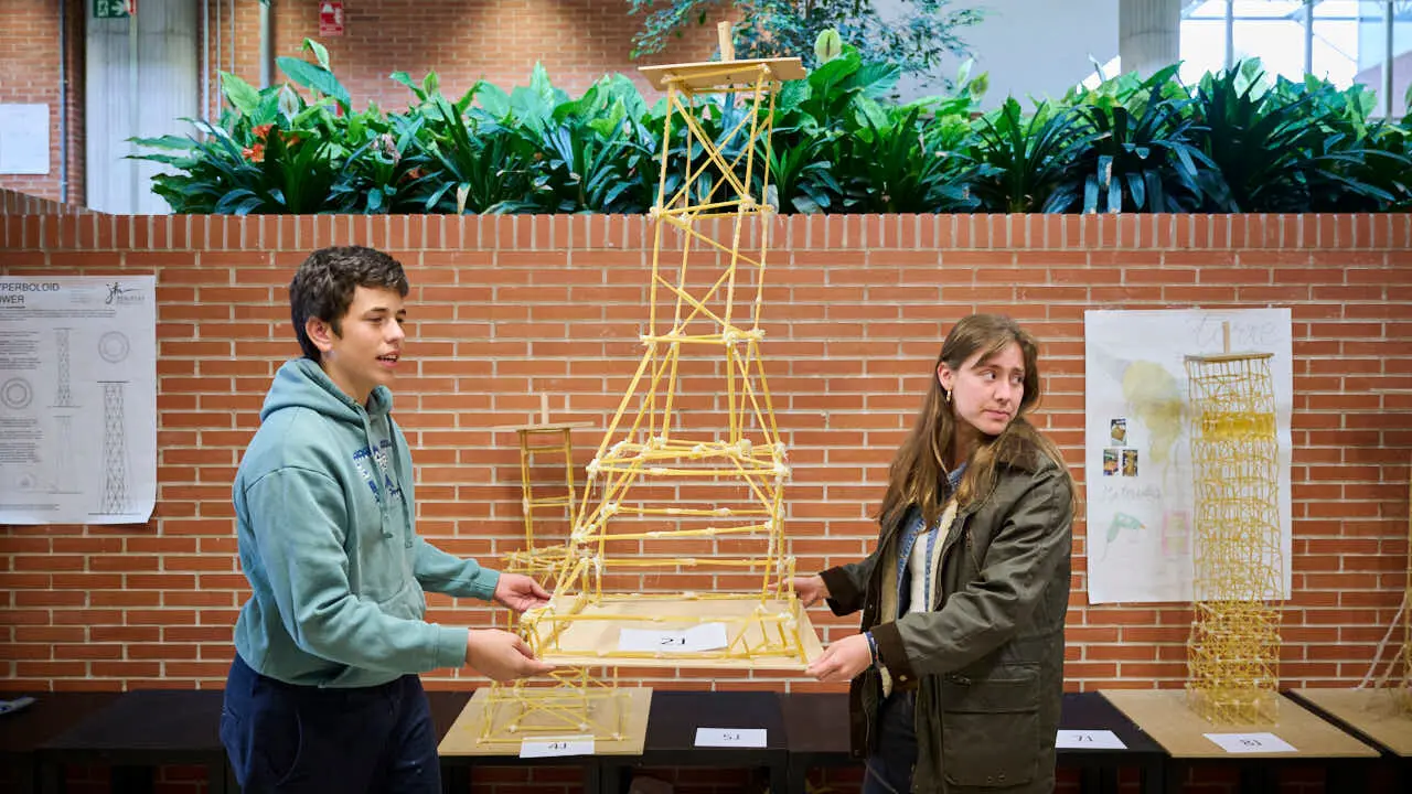 Concurso nacional de estructuras con espaguetis. Escuela de Arquitectura de la Universidad de Navarra. PABLO LASAOSA