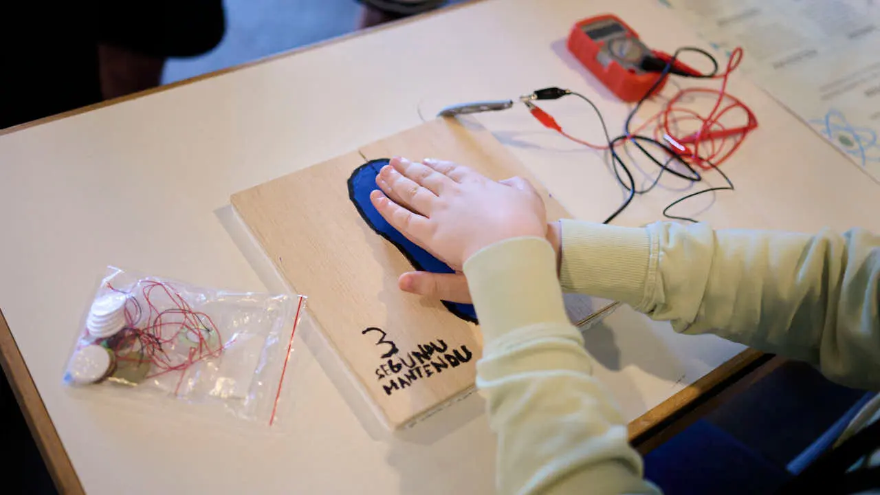 Feria de ciencia y tecnolog&iacute;a joven con la participaci&oacute;n de 227 estudiantes distribuidos en 51 proyectos, procedentes de 15 centros educativos de toda la Comunidad Foral. PABLO LASAOSA
