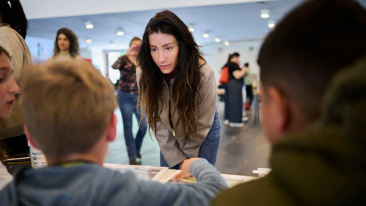Feria de ciencia y tecnolog&iacute;a joven con la participaci&oacute;n de 227 estudiantes distribuidos en 51 proyectos, procedentes de 15 centros educativos de toda la Comunidad Foral. PABLO LASAOSA
