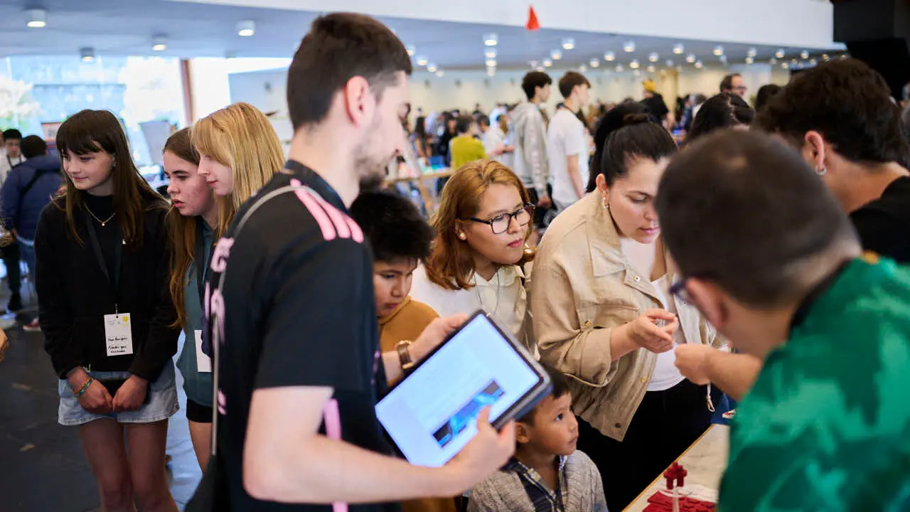 Feria de ciencia y tecnolog&iacute;a joven con la participaci&oacute;n de 227 estudiantes distribuidos en 51 proyectos, procedentes de 15 centros educativos de toda la Comunidad Foral. PABLO LASAOSA