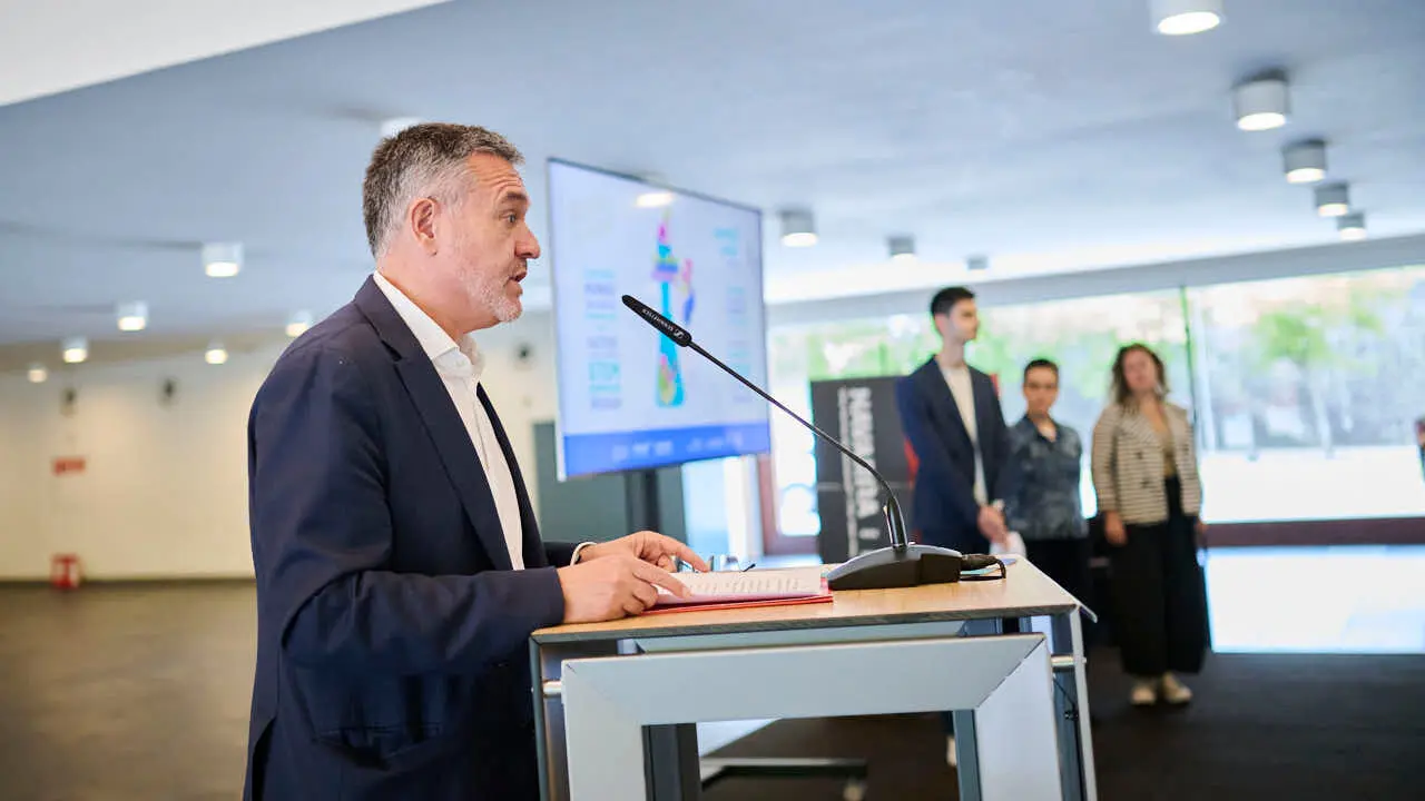 Feria de ciencia y tecnolog&iacute;a joven con la participaci&oacute;n de 227 estudiantes distribuidos en 51 proyectos, procedentes de 15 centros educativos de toda la Comunidad Foral. PABLO LASAOSA