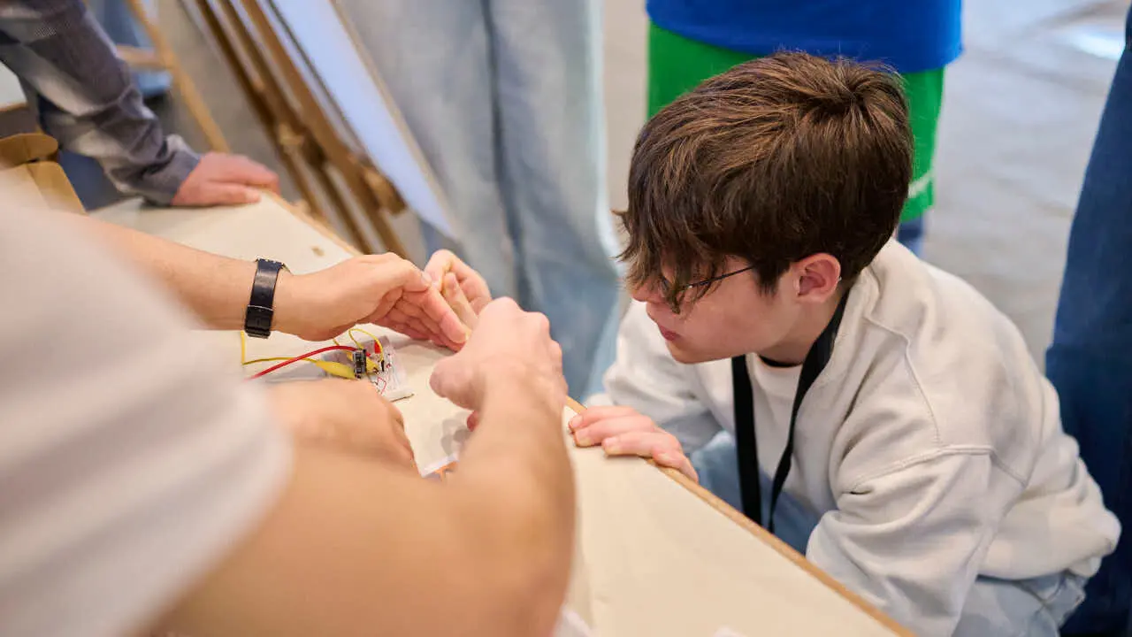 Feria de ciencia y tecnolog&iacute;a joven con la participaci&oacute;n de 227 estudiantes distribuidos en 51 proyectos, procedentes de 15 centros educativos de toda la Comunidad Foral. PABLO LASAOSA