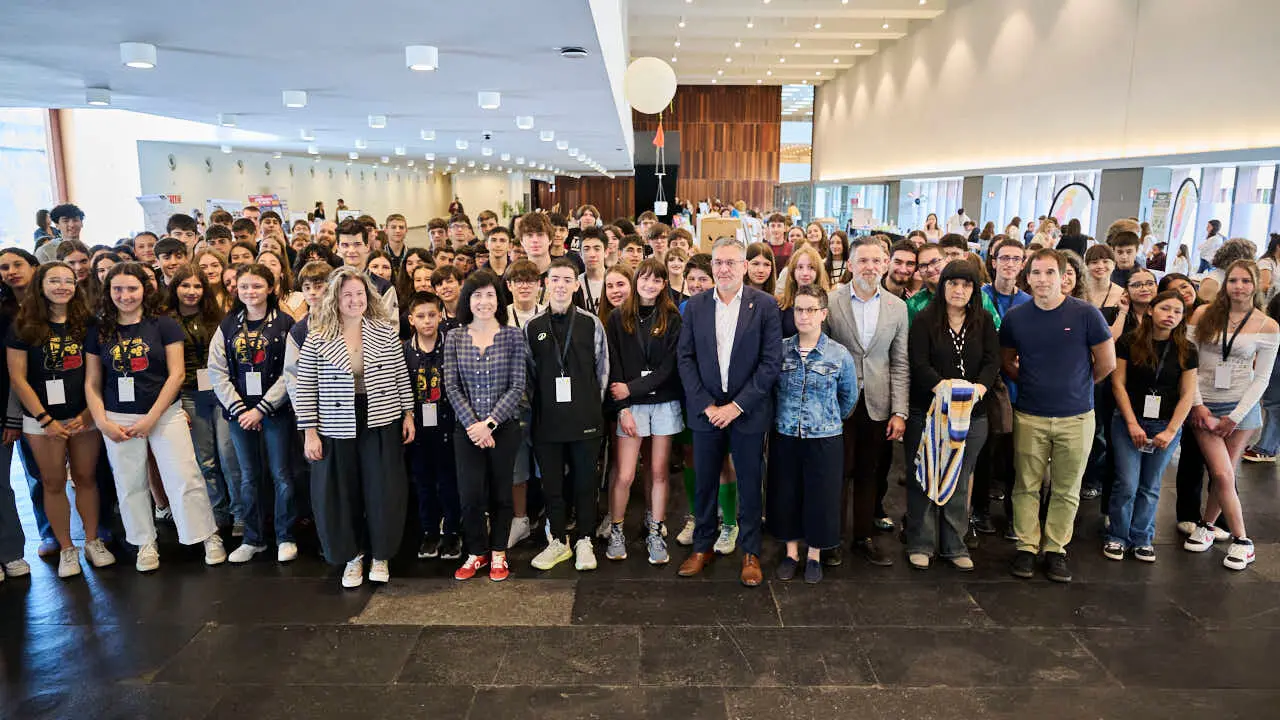Feria de ciencia y tecnolog&iacute;a joven con la participaci&oacute;n de 227 estudiantes distribuidos en 51 proyectos, procedentes de 15 centros educativos de toda la Comunidad Foral. PABLO LASAOSA