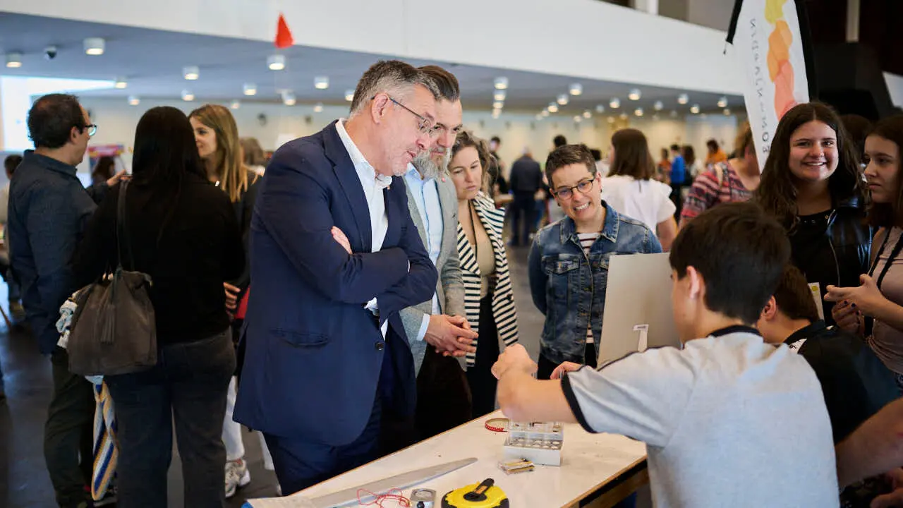 Feria de ciencia y tecnolog&iacute;a joven con la participaci&oacute;n de 227 estudiantes distribuidos en 51 proyectos, procedentes de 15 centros educativos de toda la Comunidad Foral. PABLO LASAOSA