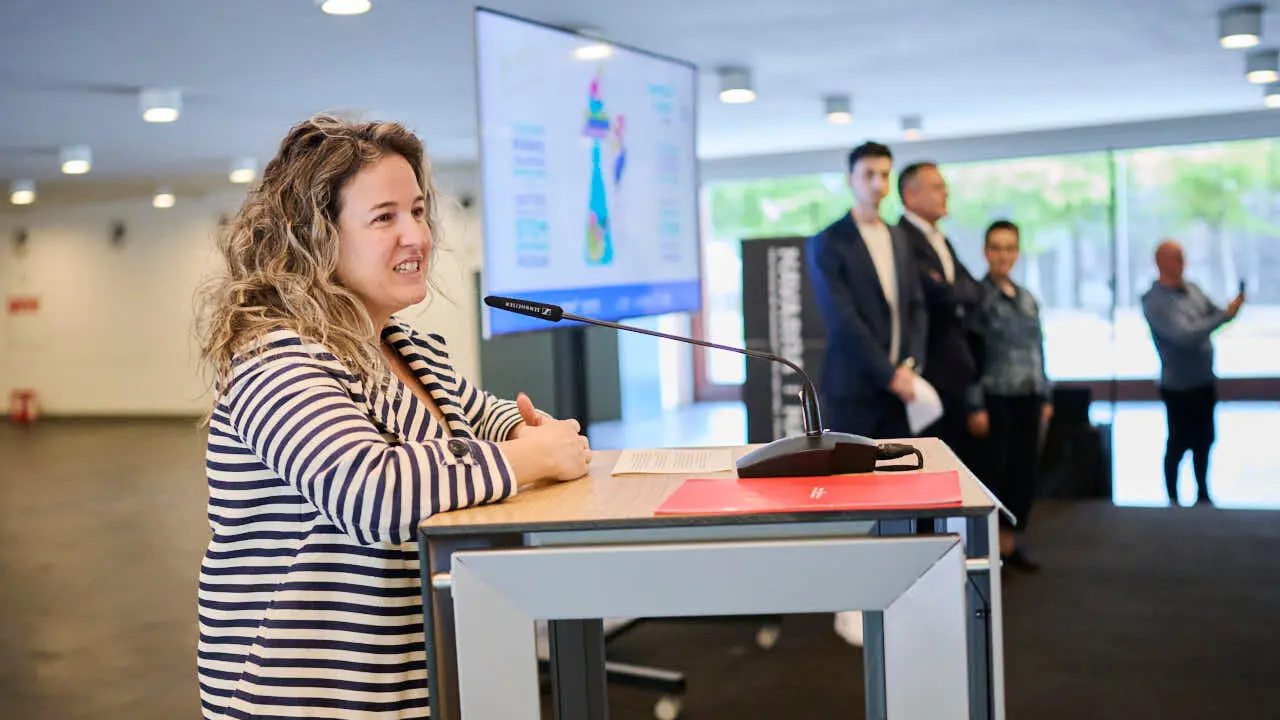 Feria de ciencia y tecnolog&iacute;a joven con la participaci&oacute;n de 227 estudiantes distribuidos en 51 proyectos, procedentes de 15 centros educativos de toda la Comunidad Foral. PABLO LASAOSA