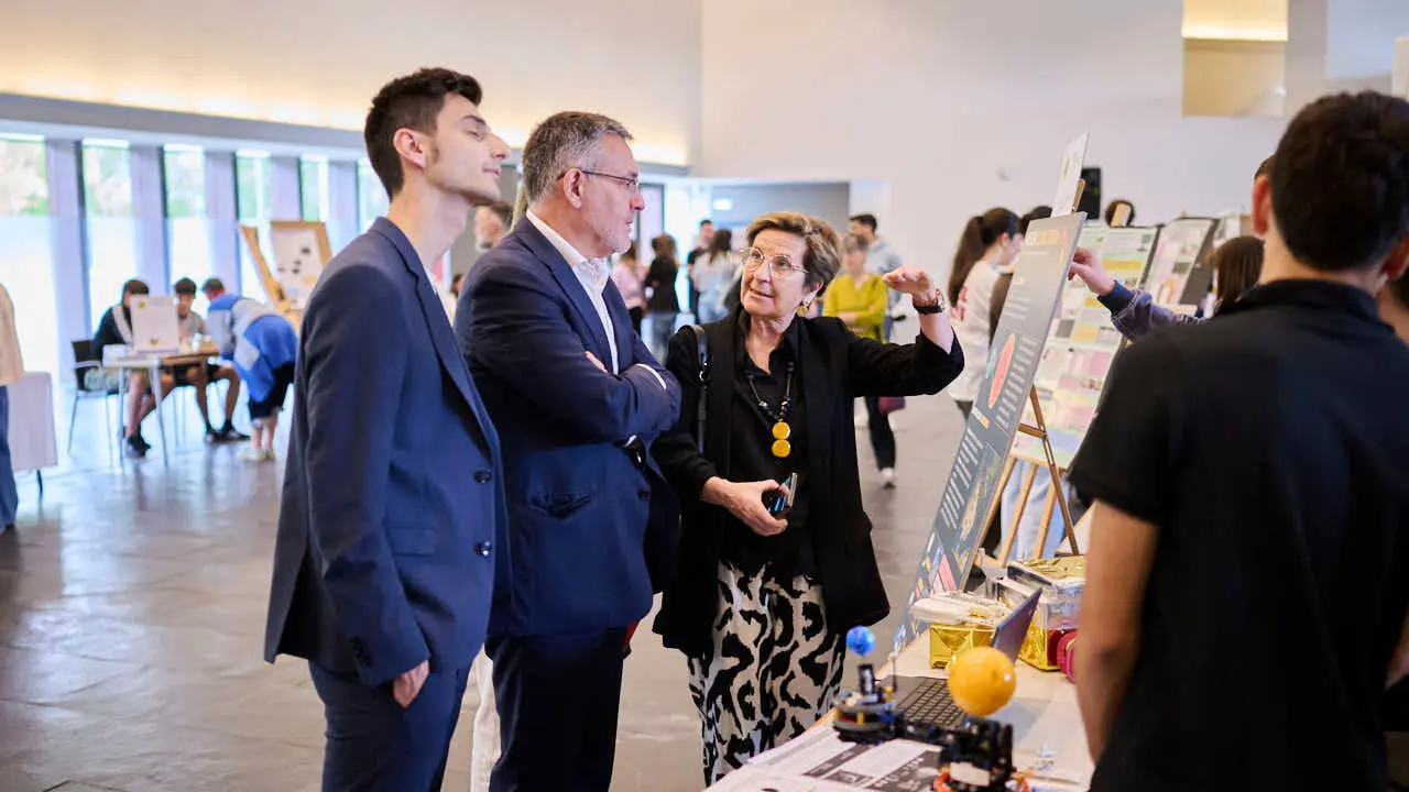 Feria de ciencia y tecnolog&iacute;a joven con la participaci&oacute;n de 227 estudiantes distribuidos en 51 proyectos, procedentes de 15 centros educativos de toda la Comunidad Foral. PABLO LASAOSA