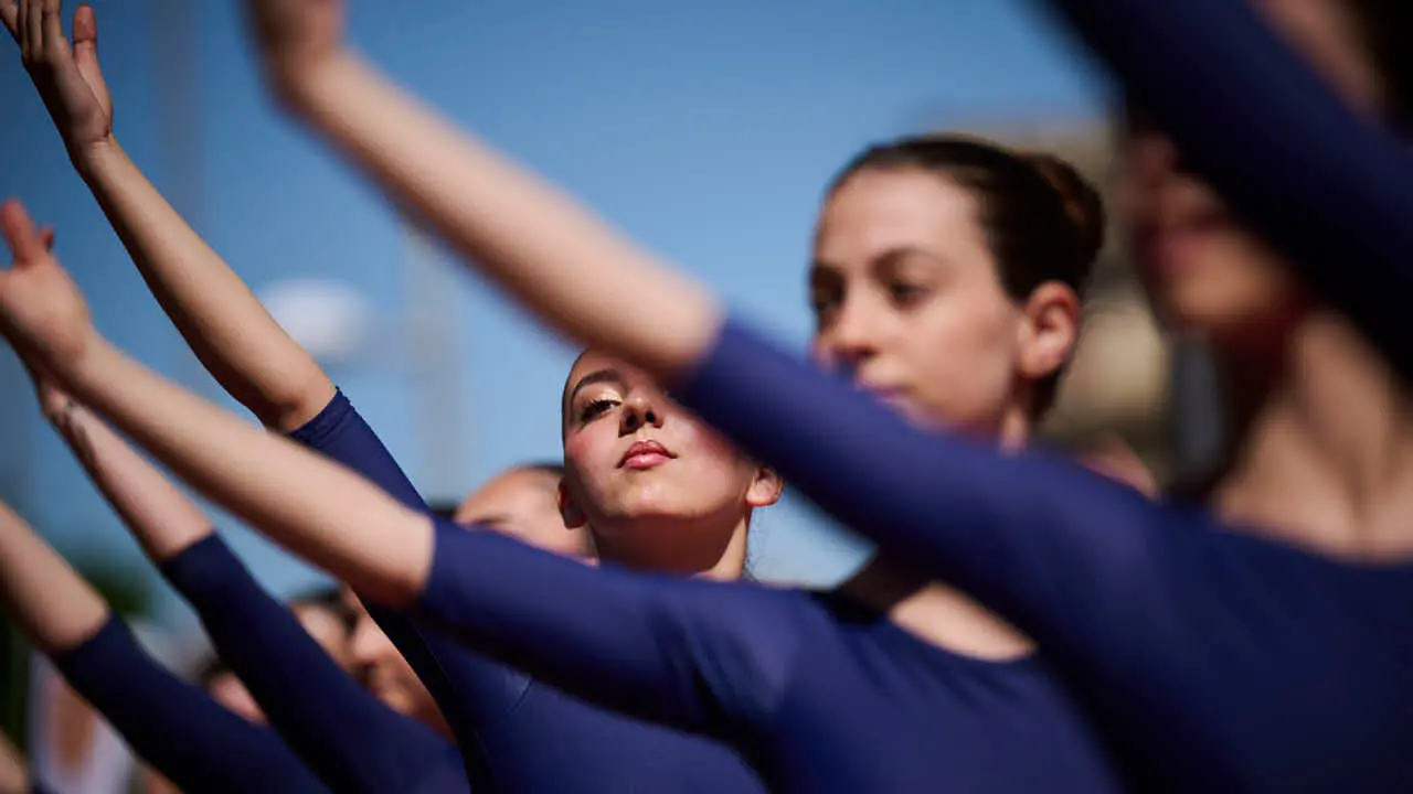 El alumnado de las escuelas que componen la Asociaci&oacute;n Haizea de Navarra realiza una serie de exhibiciones de distintos estilos y niveles para celebrar el D&iacute;a Internacional de la Danza. PABLO LASAOSA
