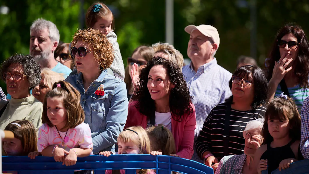 El alumnado de las escuelas que componen la Asociaci&oacute;n Haizea de Navarra realiza una serie de exhibiciones de distintos estilos y niveles para celebrar el D&iacute;a Internacional de la Danza. PABLO LASAOSA