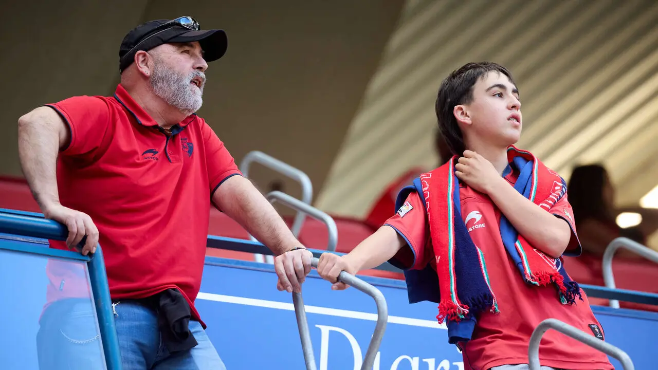 La grada del estadio de El Sadar durante el partido de La Liga EA Sports entre CA Osasuna y Sevilla FC disputado en Pamplona. I&Ntilde;IGO ALZUGARAY