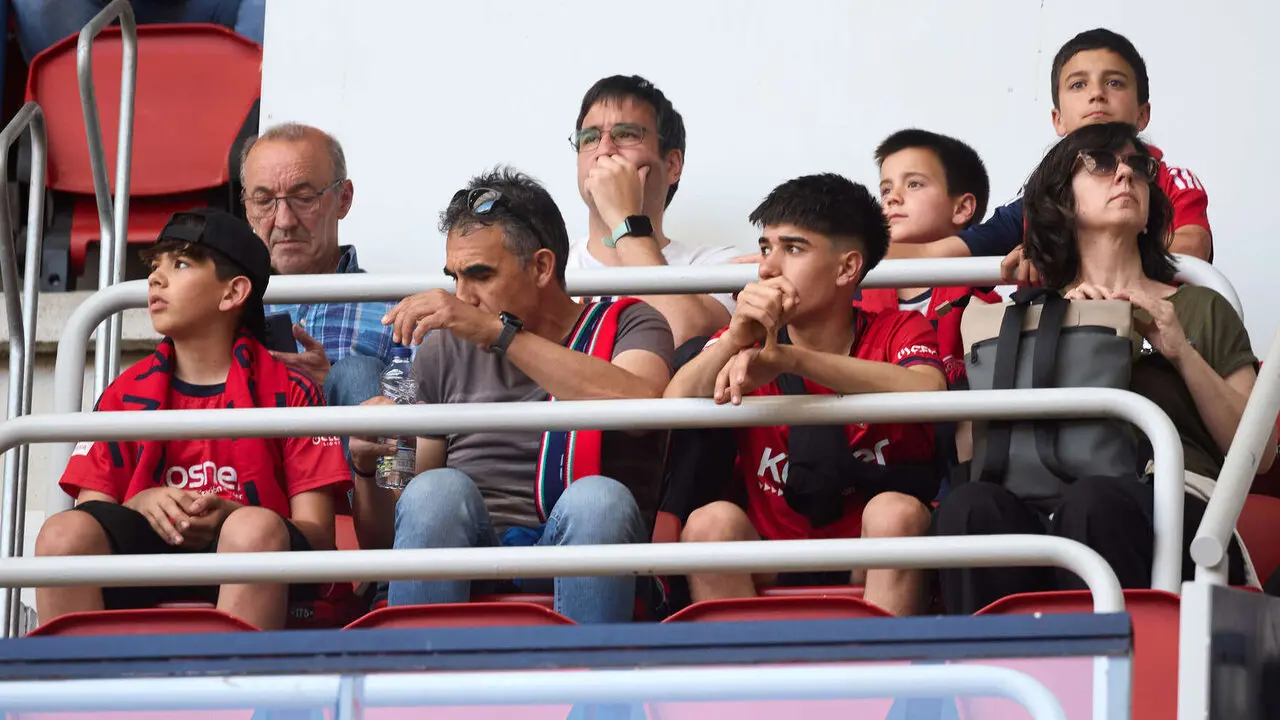 La grada del estadio de El Sadar durante el partido de La Liga EA Sports entre CA Osasuna y Sevilla FC disputado en Pamplona. I&Ntilde;IGO ALZUGARAY
