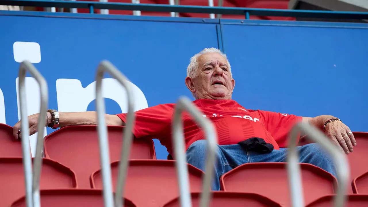 La grada del estadio de El Sadar durante el partido de La Liga EA Sports entre CA Osasuna y Sevilla FC disputado en Pamplona. I&Ntilde;IGO ALZUGARAY