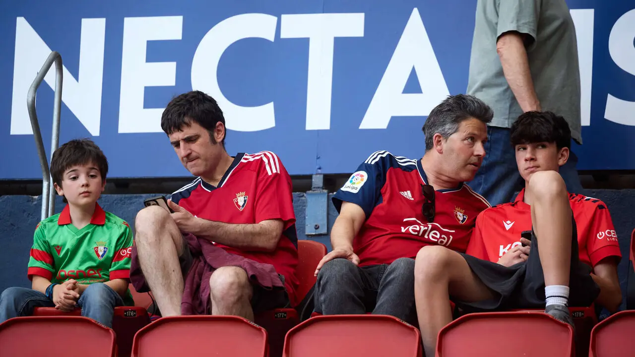 La grada del estadio de El Sadar durante el partido de La Liga EA Sports entre CA Osasuna y Sevilla FC disputado en Pamplona. I&Ntilde;IGO ALZUGARAY