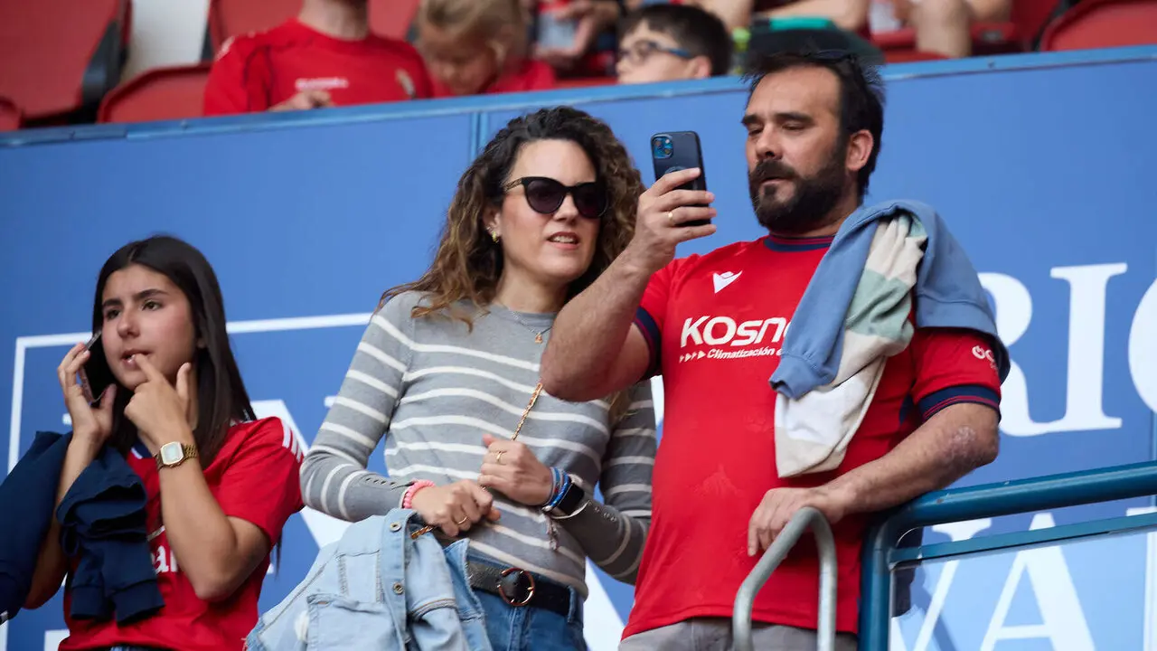 La grada del estadio de El Sadar durante el partido de La Liga EA Sports entre CA Osasuna y Sevilla FC disputado en Pamplona. I&Ntilde;IGO ALZUGARAY